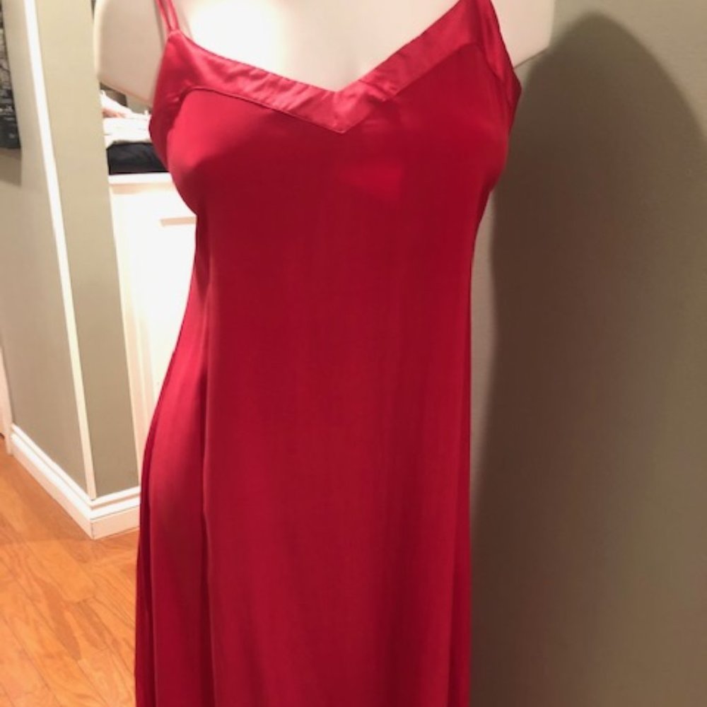 NWT Linda Hartman Long Gown RED  SILK